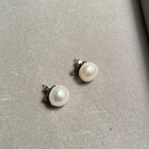 Fresh Water Pearl Earring - nwot